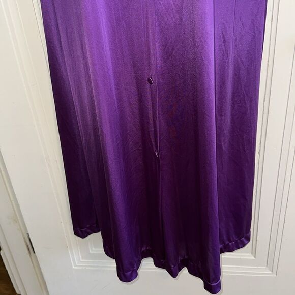 Vintage Vanity Fair purple nylon long button front short sleeve collarless robe - Picture 4 of 9